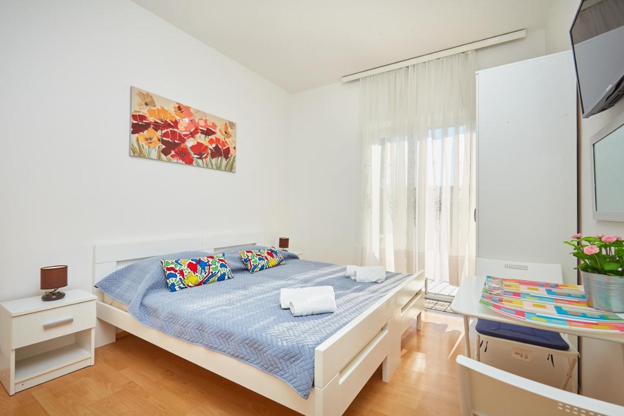 Leo's Charming Apartment *